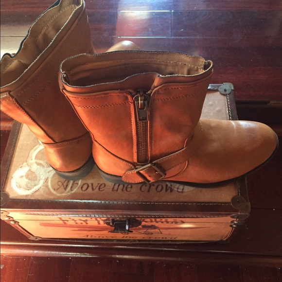 Madden Girl, leather Steve Madden ankle boots. - Picture 3 of 3
