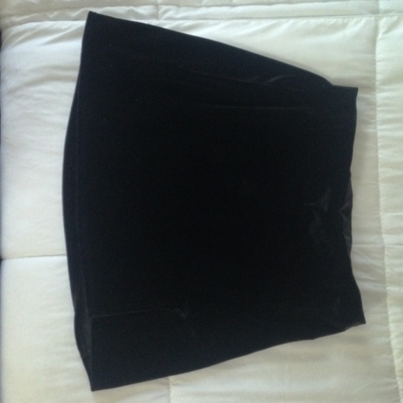 Laundry by Shelli Segal Dresses & Skirts - Super sexy mini velvet skirt with side slit