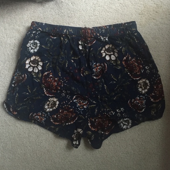 Floral High Waisted Soft Shorts - Picture 2 of 4