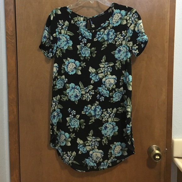 Black floral shirt/tunic