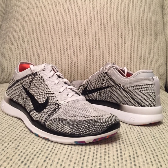 NEW! Nike Free TR Flyknit - Picture 2 of 4