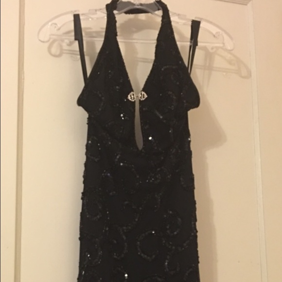 Beautiful long black prom dress or banquet gown - Picture 2 of 4