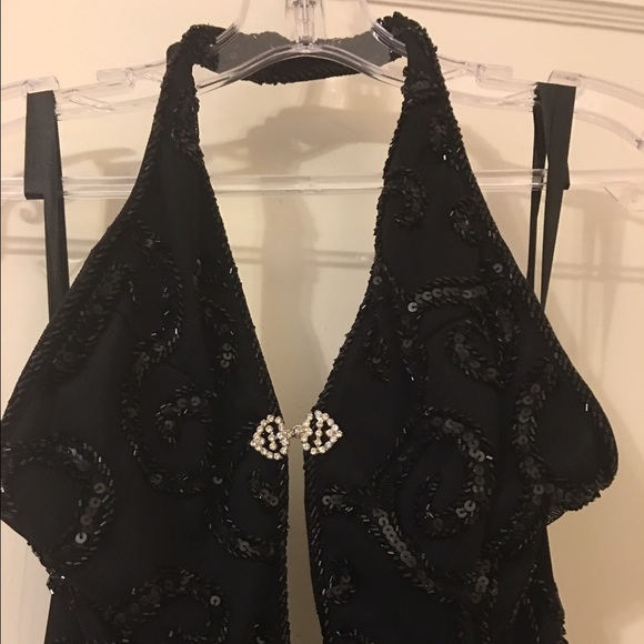 Beautiful long black prom dress or banquet gown - Picture 4 of 4