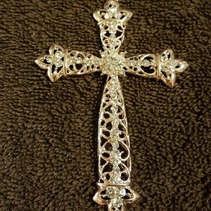 A CRISTIAN PENDANT NECKLACE