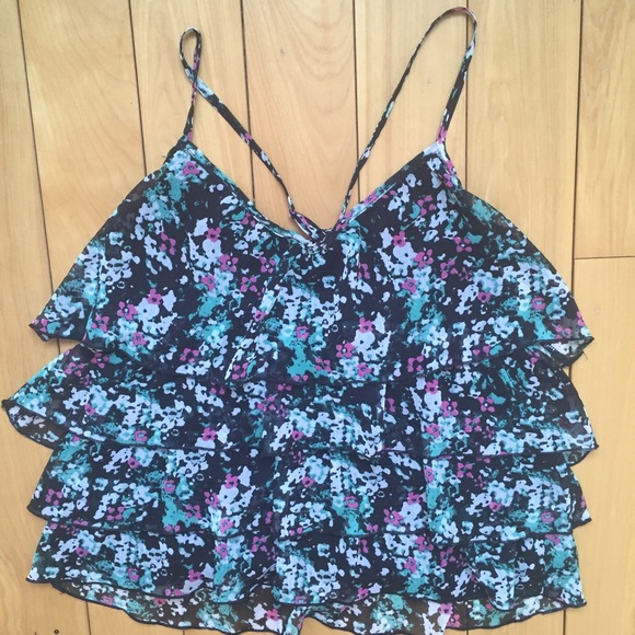 H&M sz6 Flirty spaghetti strap flowery ruffle top