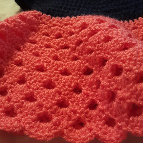 Beautiful, hand crocheted dress with matching hat - Picture 2 of 4