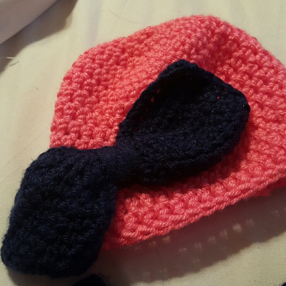 Beautiful, hand crocheted dress with matching hat - Picture 3 of 4