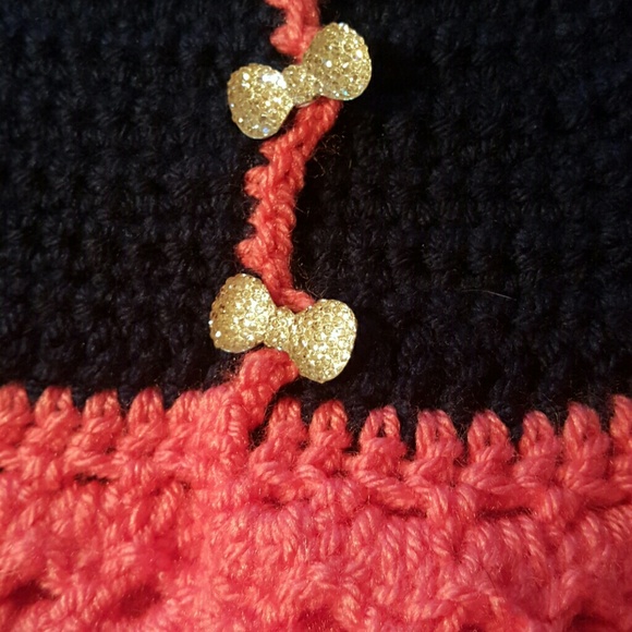 Beautiful, hand crocheted dress with matching hat - Picture 4 of 4