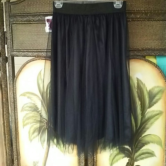 silhouette nyc Dresses & Skirts - Skirt lined with netting over it nwt