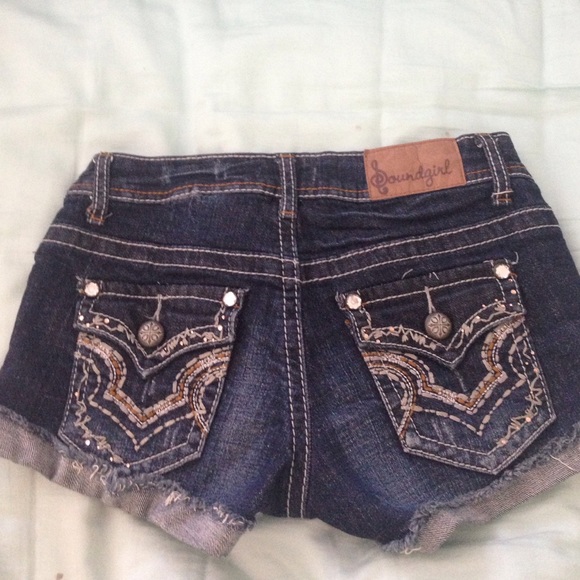 Shorts - Picture 2 of 3