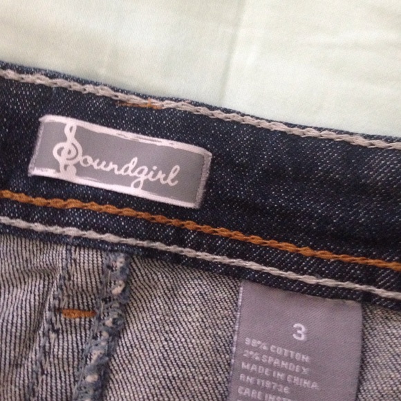 Shorts - Picture 3 of 3