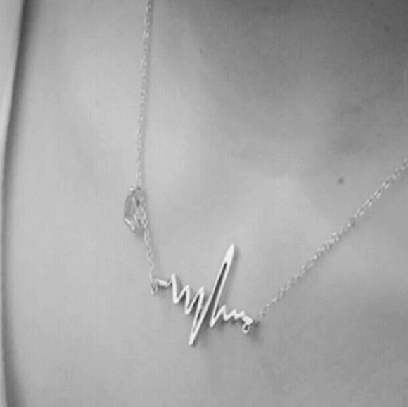 Heartbeat Necklace - Picture 4 of 4