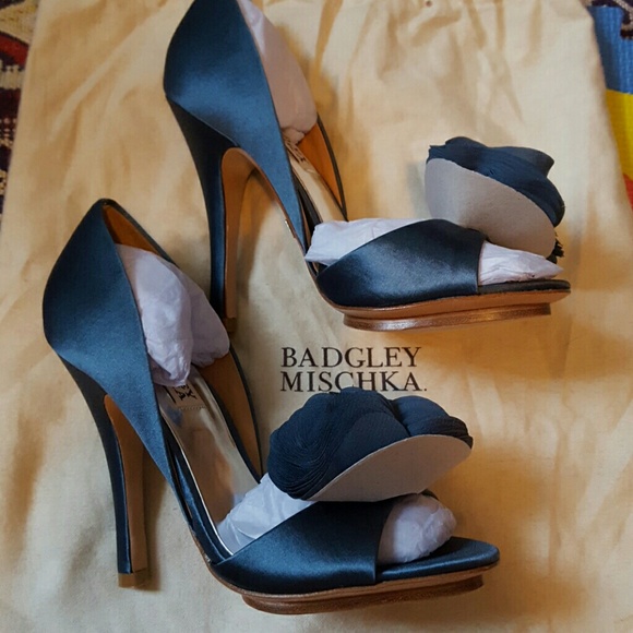 Badgley Mischka satin peeptoe pumps