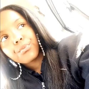 Meet your Posher, Alexis