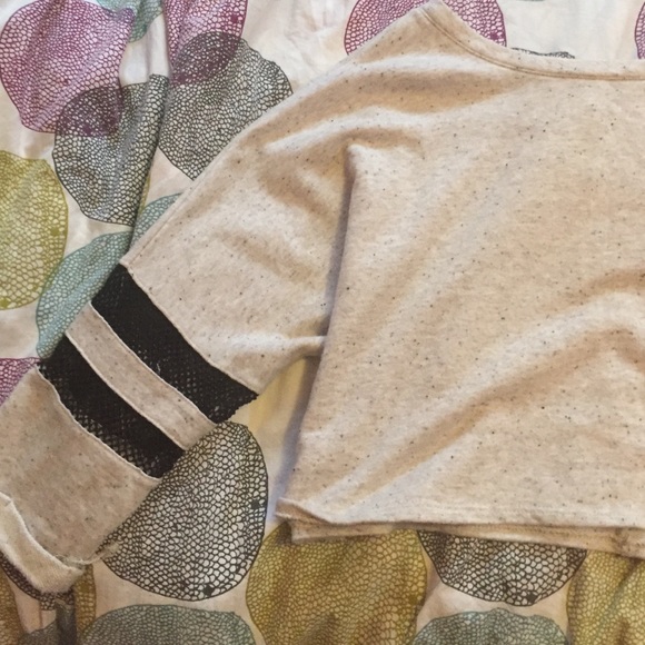 Crop Top - Picture 2 of 4