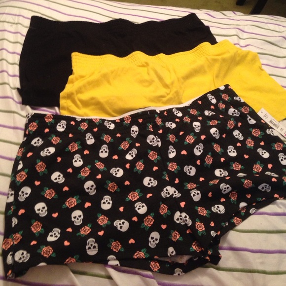 ON HOLD👌🏻Skull Shorts w/ 2 Other Pairs💀