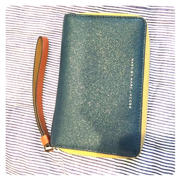 Marc by Marc Jacobs leather zip phone wristlet - Picture 1 of 4