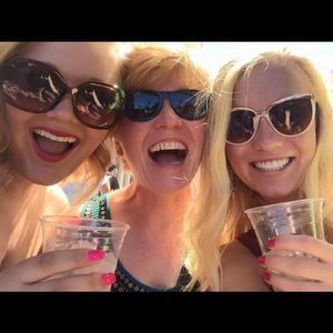 Meet your Posher, Monica