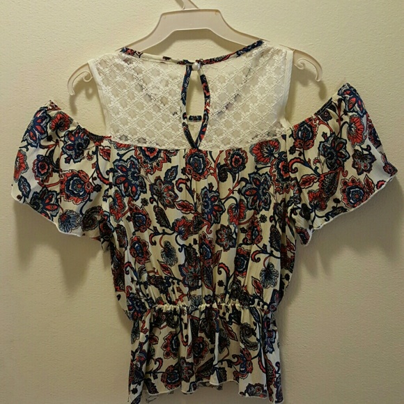 🌹H.P. 9/19🌹🎉🎉 Crepon printed Boho Top🎉🎉🎊🎊 - Picture 2 of 4