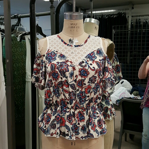 🌹H.P. 9/19🌹🎉🎉 Crepon printed Boho Top🎉🎉🎊🎊 - Picture 4 of 4