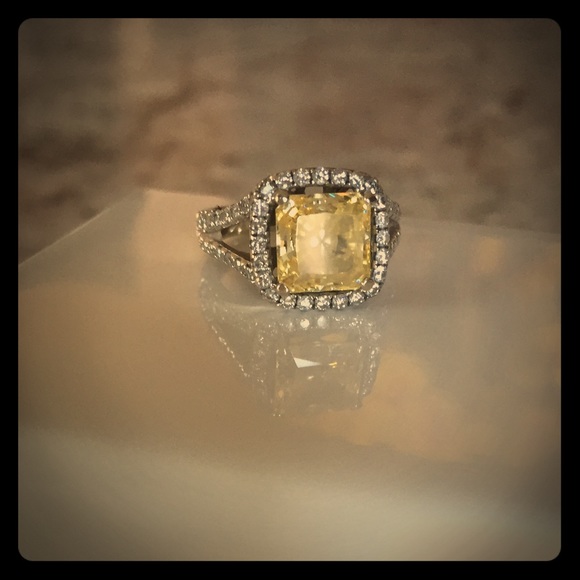 🎀 Diamond Ring w/Lannyte Yellow Diamond Center 🎀