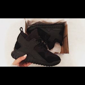 Tubular X adidas (AUTHENTIC) MENS SZ 6 / WMNS SZ 8