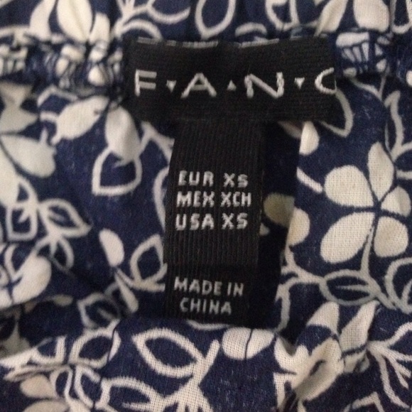 A strapless shirt - Picture 2 of 2