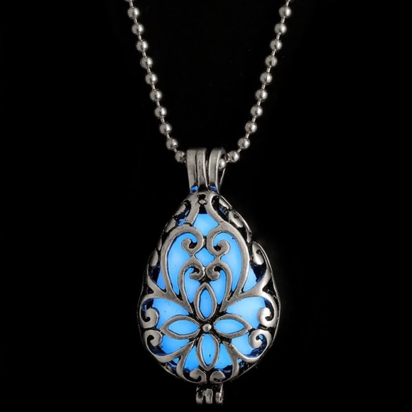 Luminous Blue Gem Glow In The Dark Glowing Locket - Picture 2 of 4