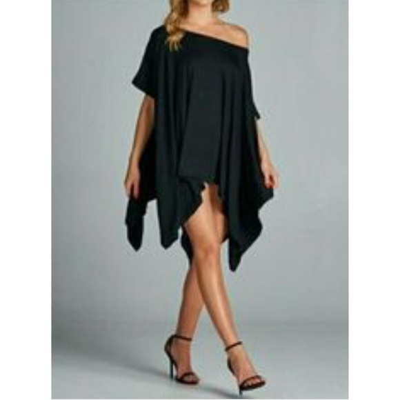 ❗️CLEARANCE❗️Black Loose Fit Asymmetric Tunic OS - Picture 2 of 2