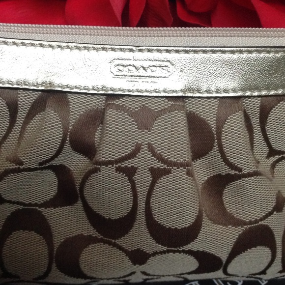 Coach wristlet - Picture 2 of 4