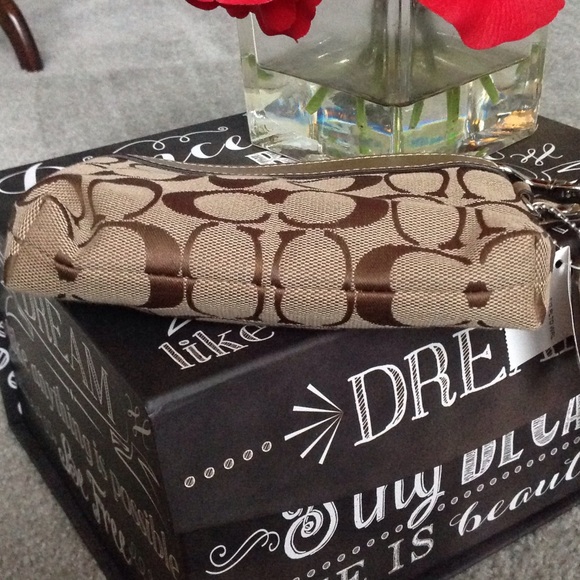 Coach wristlet - Picture 3 of 4