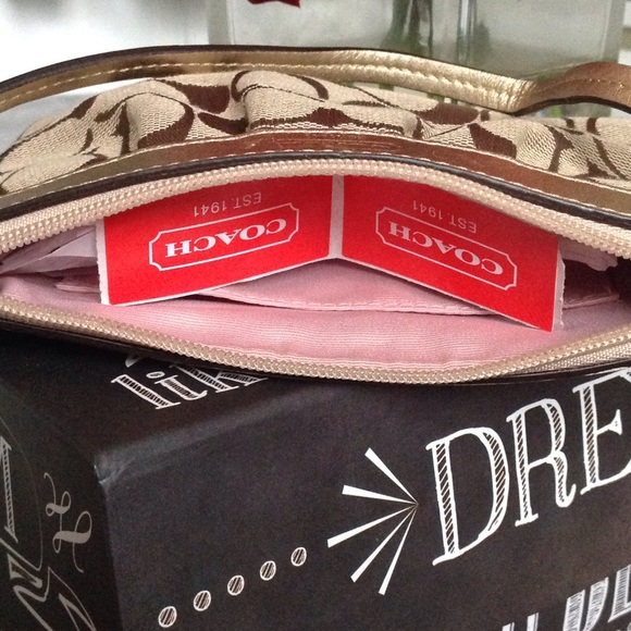 Coach wristlet - Picture 4 of 4