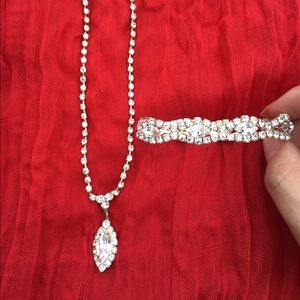 Bracelet and necklace set