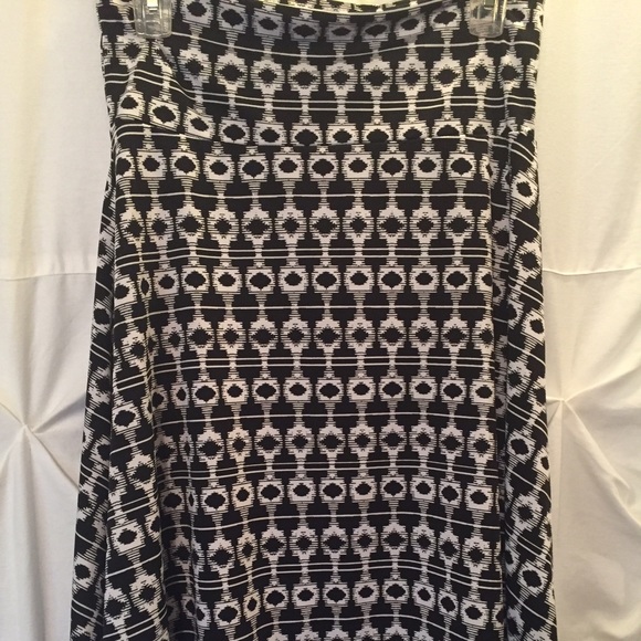 Medium LuLaRoe Azure skirt