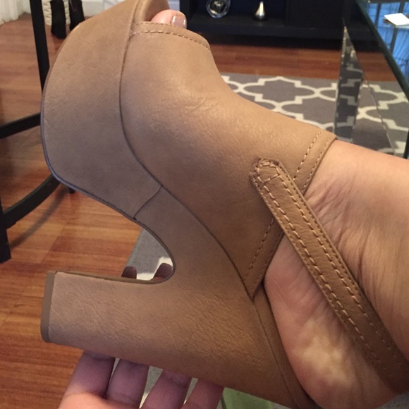 Tan high clog sandals