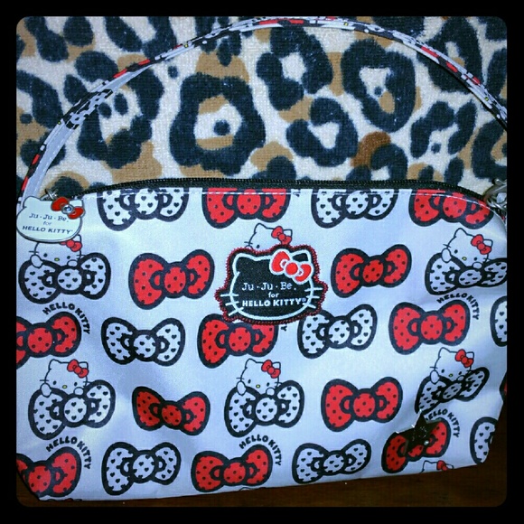 Ju Ju Be Be Quick Peek a Bow Wristlet