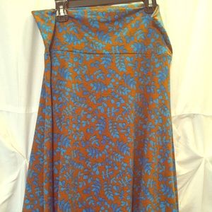 Medium LuLaRoe Azure skirt.
