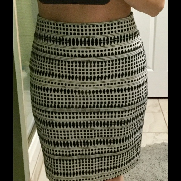 Loft Skirt - Picture 2 of 4