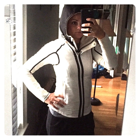 Run: Bundle up and reflect jacket by lululemon