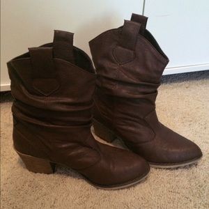 Brown pleather size 9 Womans booties