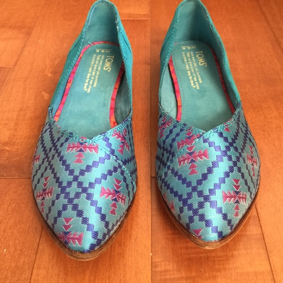 Toms Jutti embroider satin and suede flat size 6.5