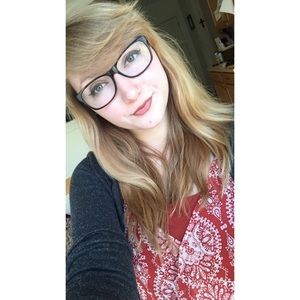 Meet your Posher, Carlie