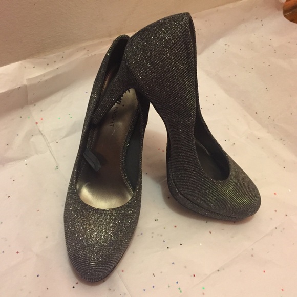 Black/Silver pumps 8 1/2 - Picture 1 of 4