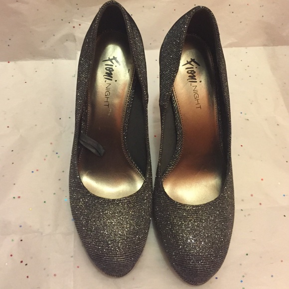 Black/Silver pumps 8 1/2 - Picture 2 of 4