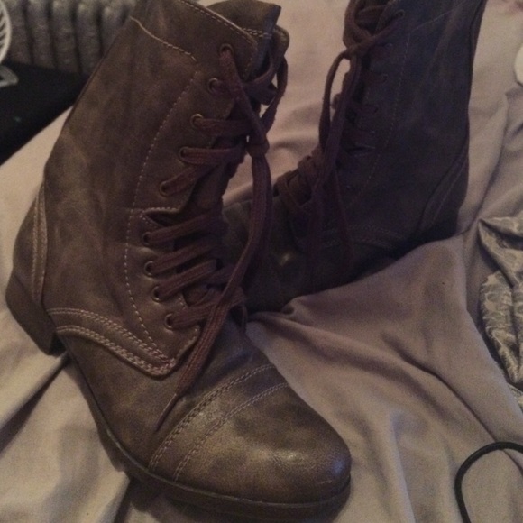 Combat boots