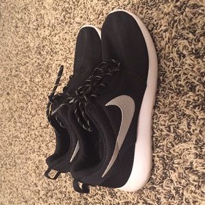 Nike roshes size 7