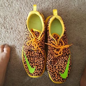Roshe cheetah custom men