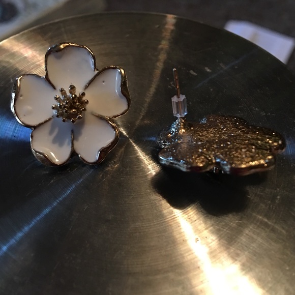 (F3) Flower earrings - Picture 2 of 3