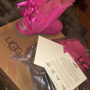 PINK UGGS