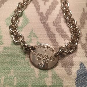 Return to Tiffany & Co. sterling silver necklace